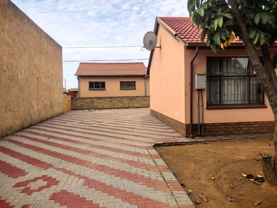 3 Bedroom Property for Sale in Soshanguve DD Gauteng