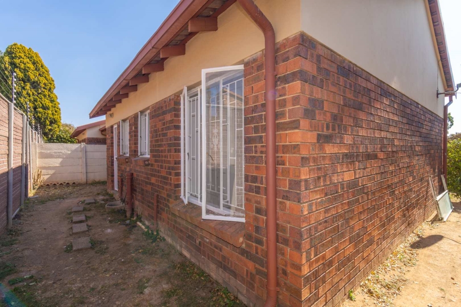 3 Bedroom Property for Sale in Radiokop Gauteng