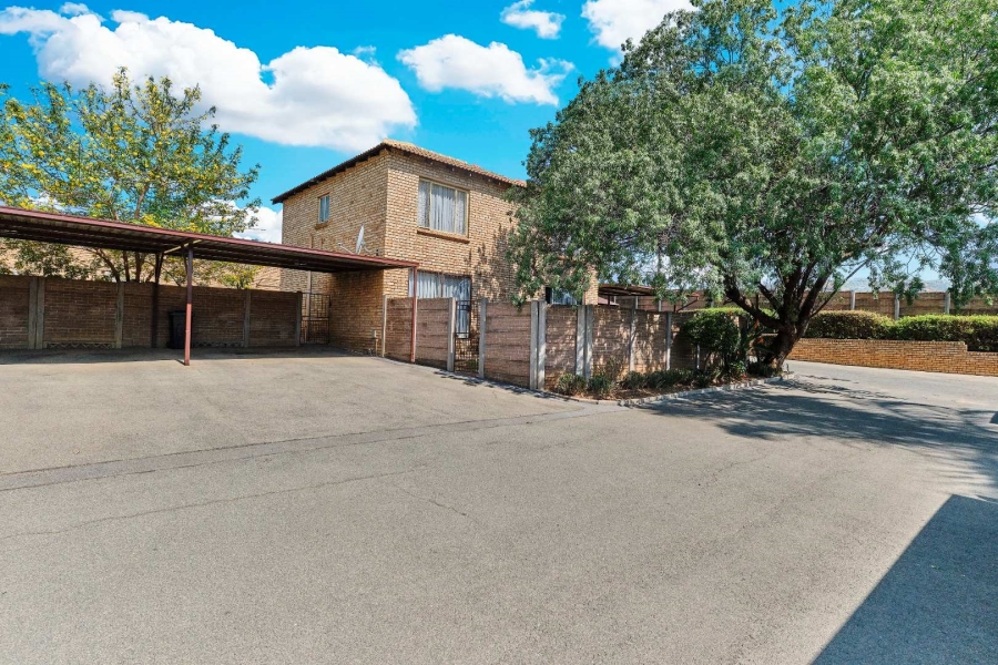 2 Bedroom Property for Sale in Allens Nek Gauteng