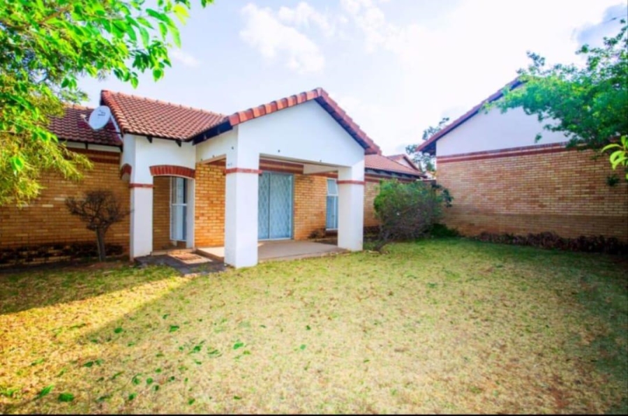 To Let 2 Bedroom Property for Rent in Noordwyk Gauteng