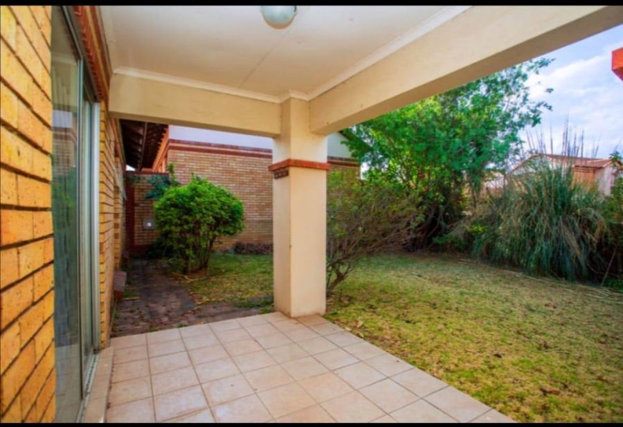 To Let 2 Bedroom Property for Rent in Noordwyk Gauteng