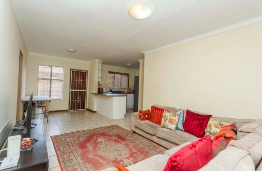 To Let 2 Bedroom Property for Rent in Noordwyk Gauteng