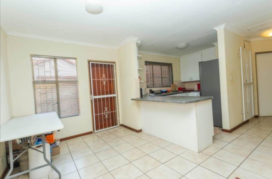 To Let 2 Bedroom Property for Rent in Noordwyk Gauteng