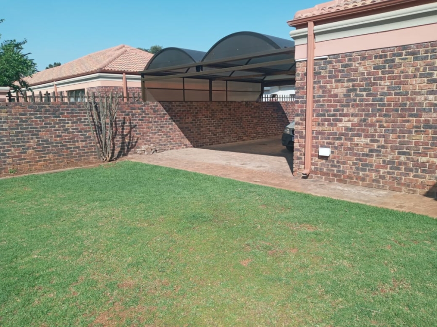 2 Bedroom Property for Sale in Kookrus Gauteng