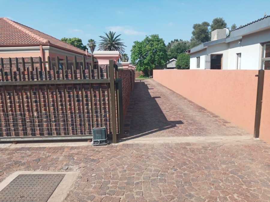 2 Bedroom Property for Sale in Kookrus Gauteng