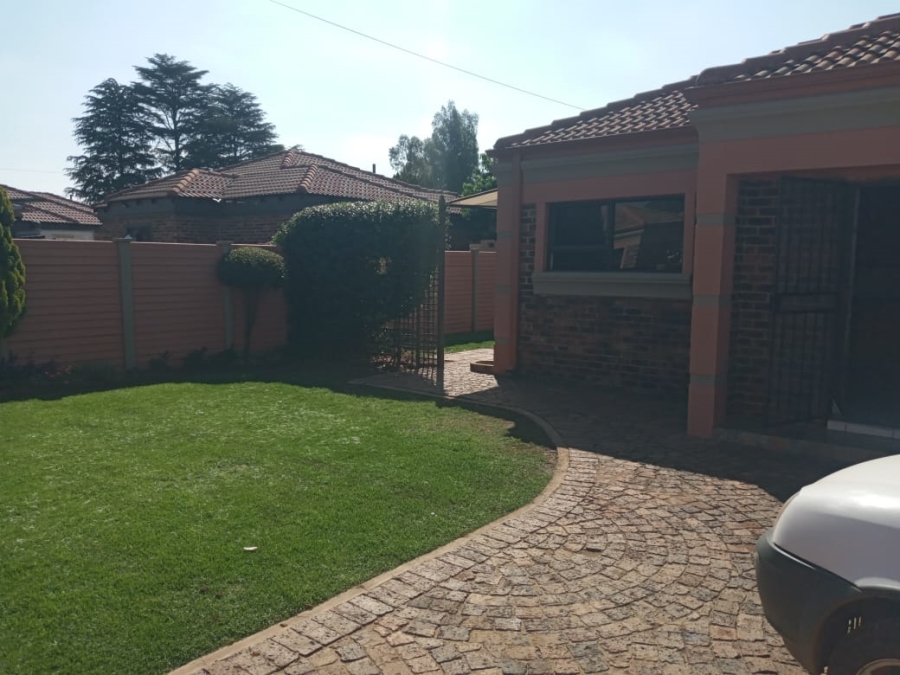 2 Bedroom Property for Sale in Kookrus Gauteng