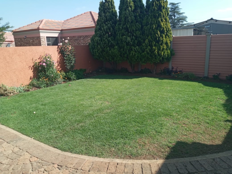 2 Bedroom Property for Sale in Kookrus Gauteng