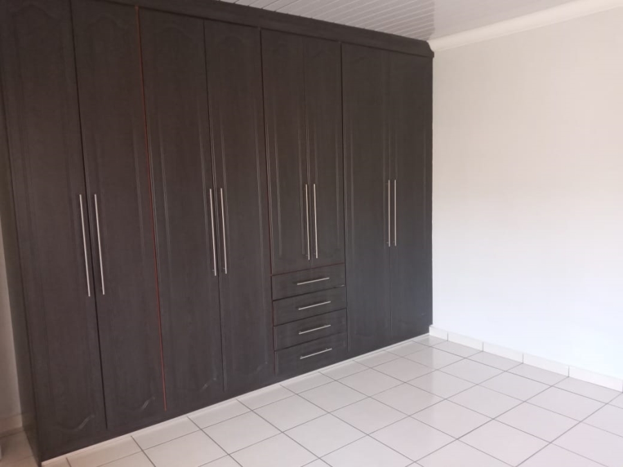 2 Bedroom Property for Sale in Kookrus Gauteng