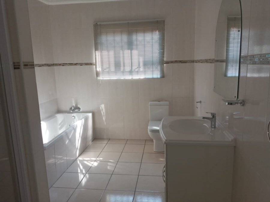 2 Bedroom Property for Sale in Kookrus Gauteng