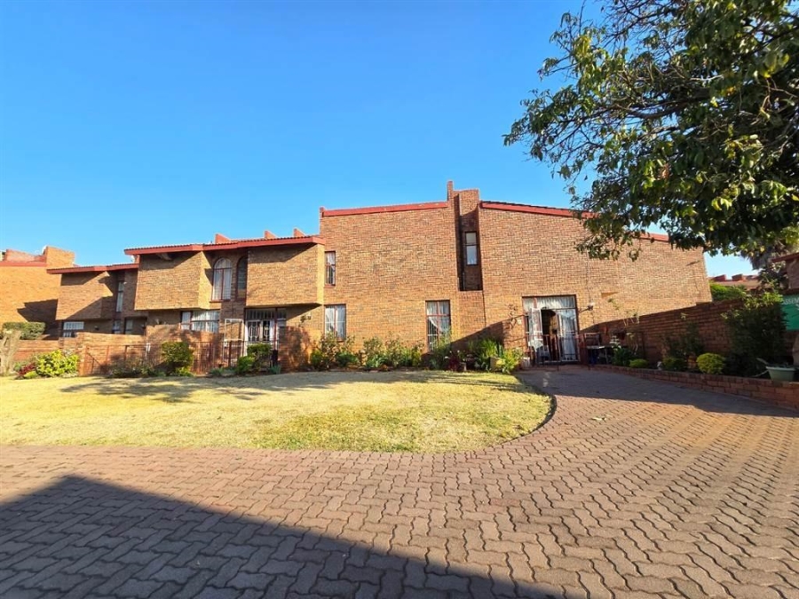 2 Bedroom Property for Sale in Linmeyer Gauteng