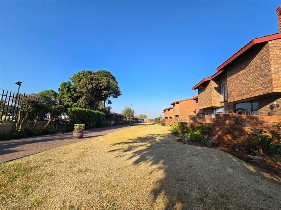 2 Bedroom Property for Sale in Linmeyer Gauteng