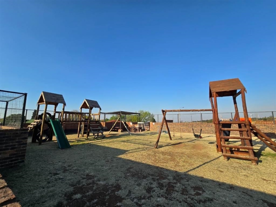 2 Bedroom Property for Sale in Linmeyer Gauteng