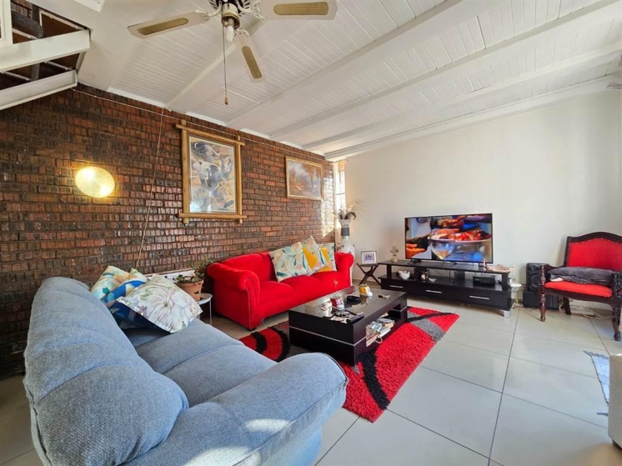 2 Bedroom Property for Sale in Linmeyer Gauteng