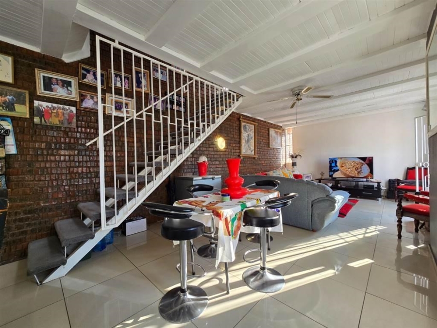 2 Bedroom Property for Sale in Linmeyer Gauteng