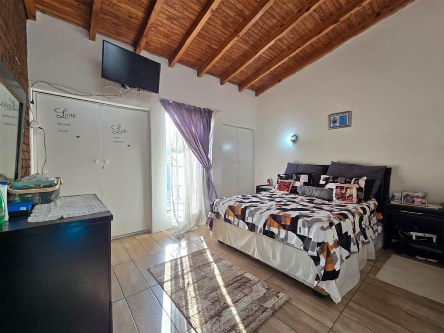 2 Bedroom Property for Sale in Linmeyer Gauteng