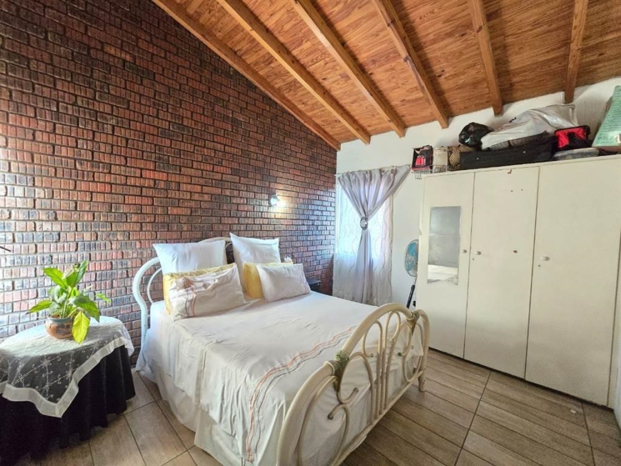 2 Bedroom Property for Sale in Linmeyer Gauteng