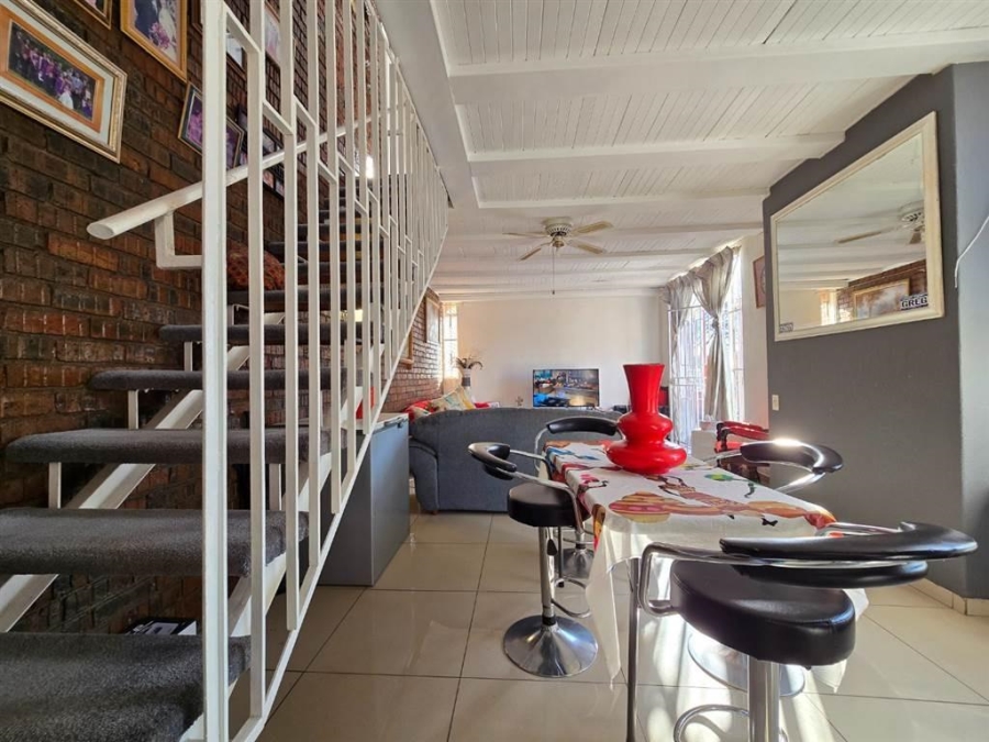 2 Bedroom Property for Sale in Linmeyer Gauteng