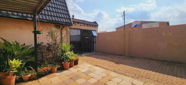 5 Bedroom Property for Sale in Eldorado Park Gauteng