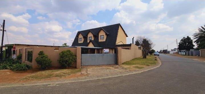 5 Bedroom Property for Sale in Eldorado Park Gauteng