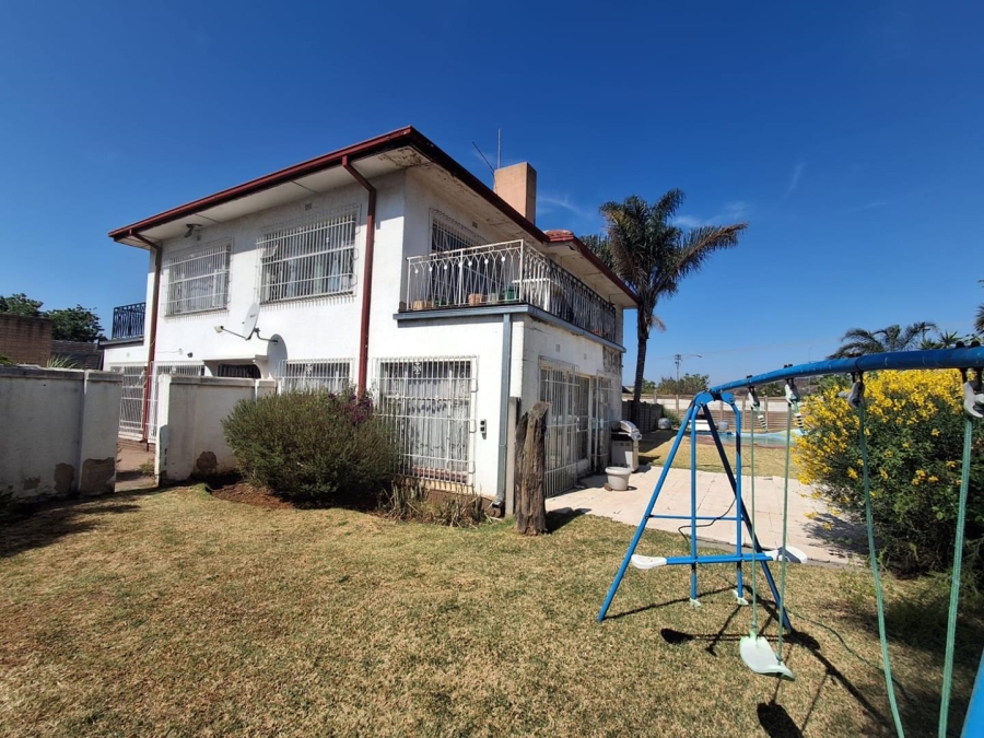 4 Bedroom Property for Sale in Glenanda Gauteng