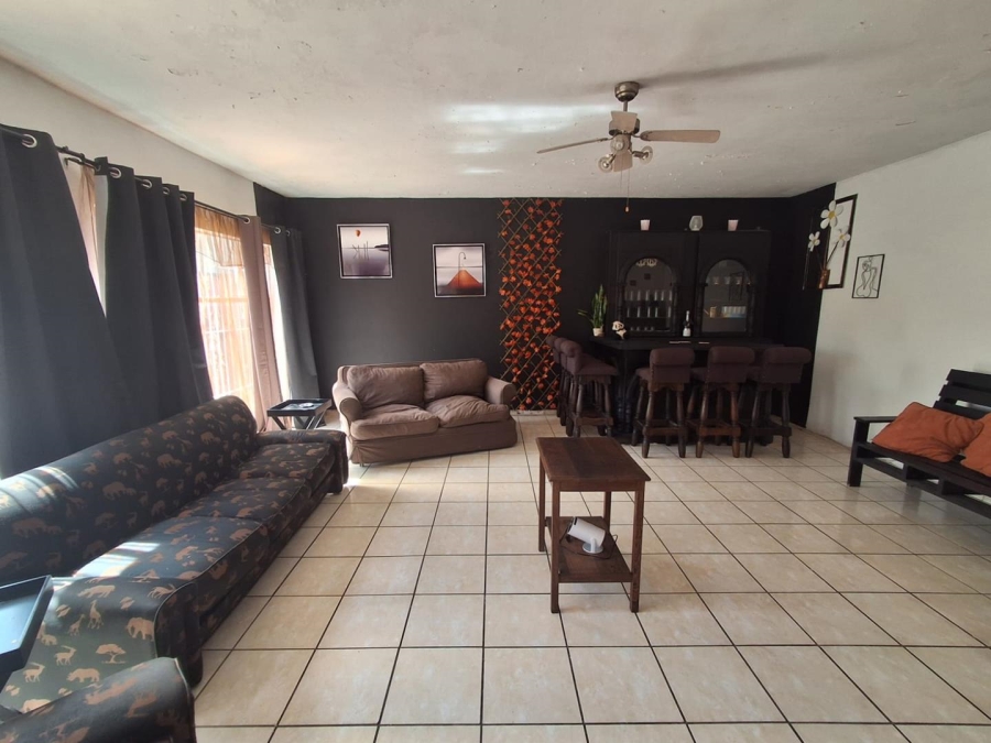 4 Bedroom Property for Sale in Glenanda Gauteng