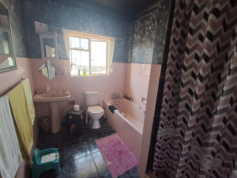 4 Bedroom Property for Sale in Glenanda Gauteng
