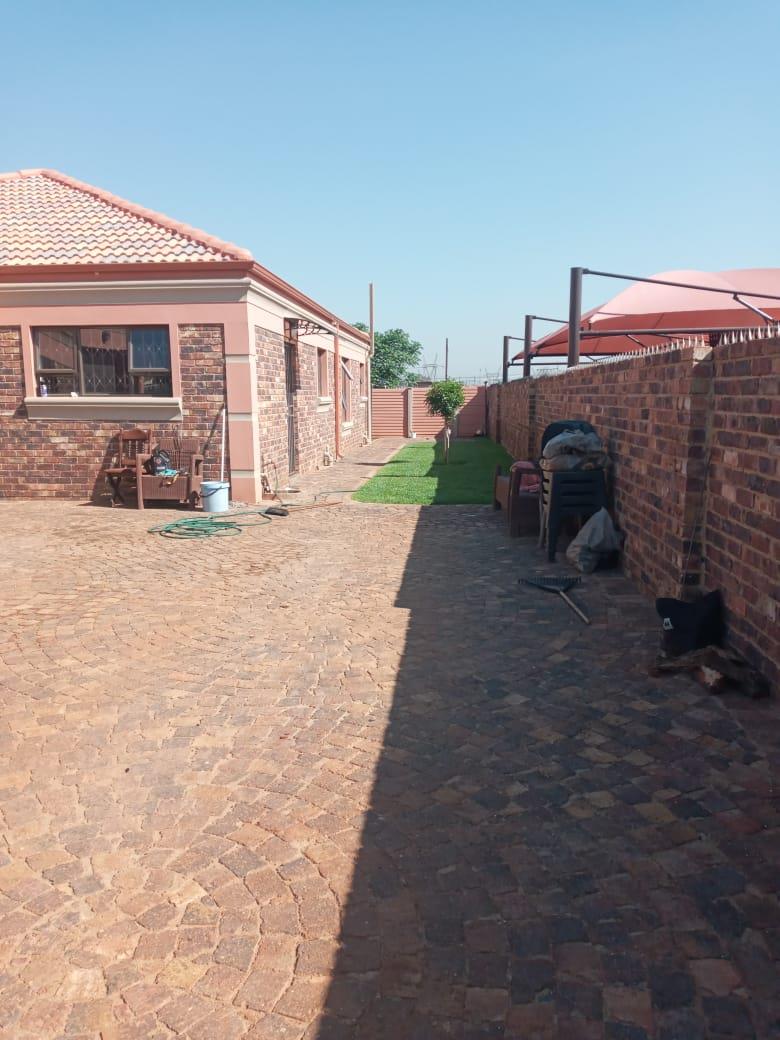 3 Bedroom Property for Sale in Kookrus Gauteng