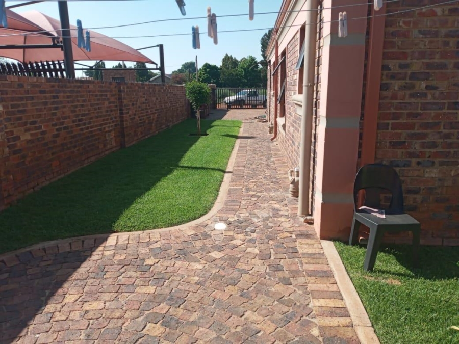 3 Bedroom Property for Sale in Kookrus Gauteng