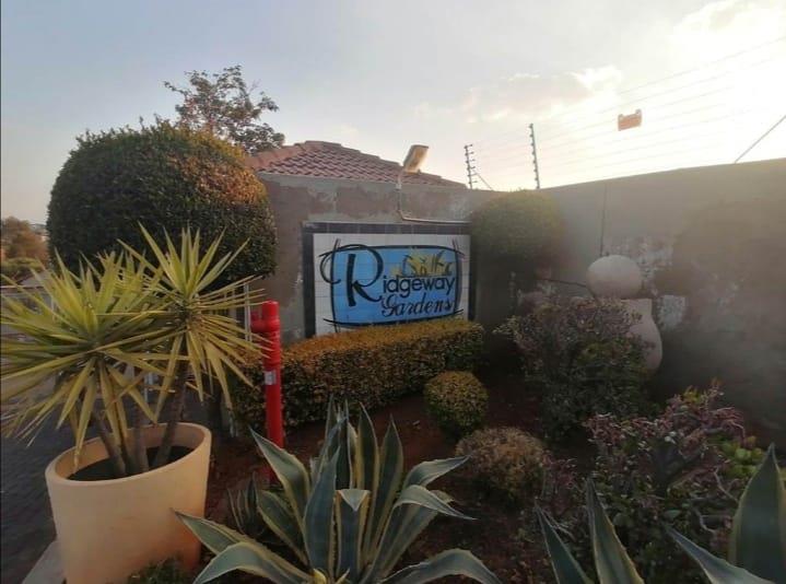 4 Bedroom Property for Sale in Mondeor Gauteng