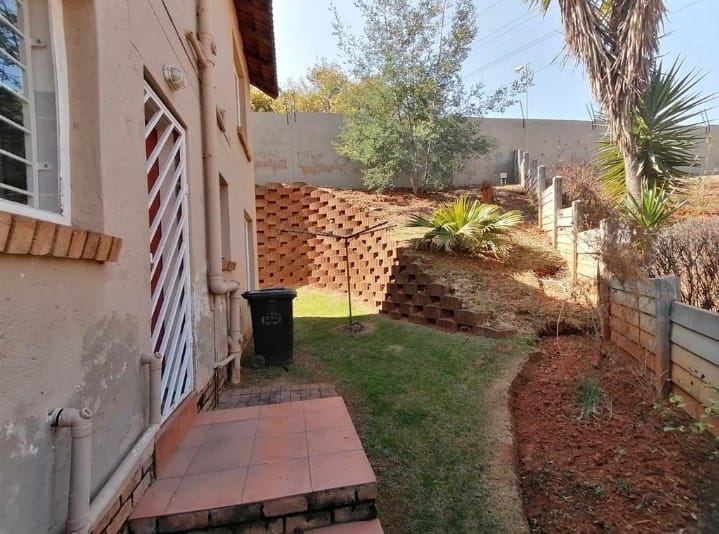 4 Bedroom Property for Sale in Mondeor Gauteng