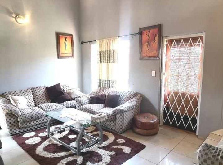 4 Bedroom Property for Sale in Mondeor Gauteng