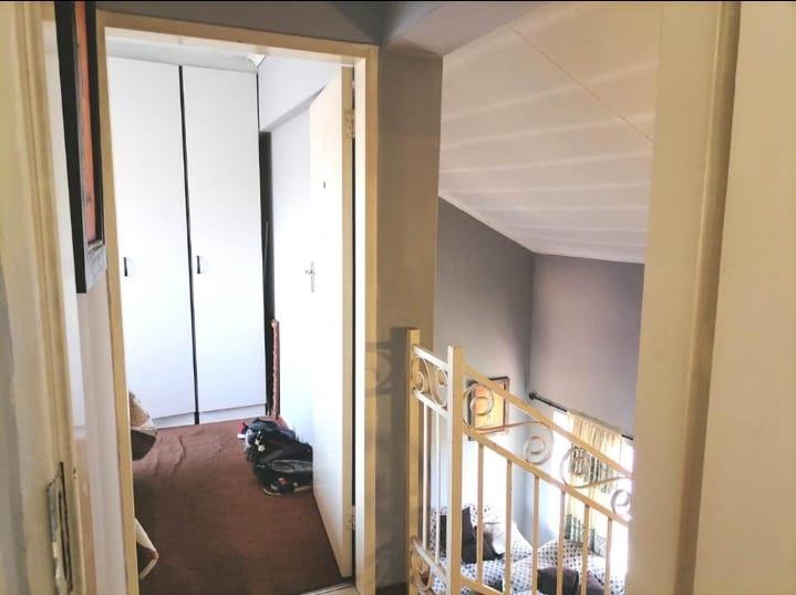 4 Bedroom Property for Sale in Mondeor Gauteng