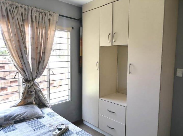 4 Bedroom Property for Sale in Mondeor Gauteng