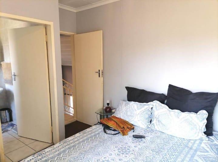 4 Bedroom Property for Sale in Mondeor Gauteng