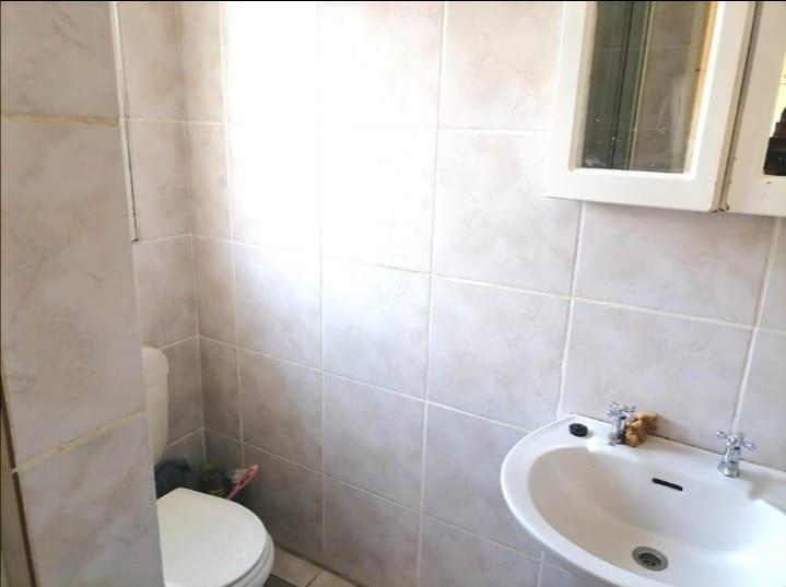 4 Bedroom Property for Sale in Mondeor Gauteng