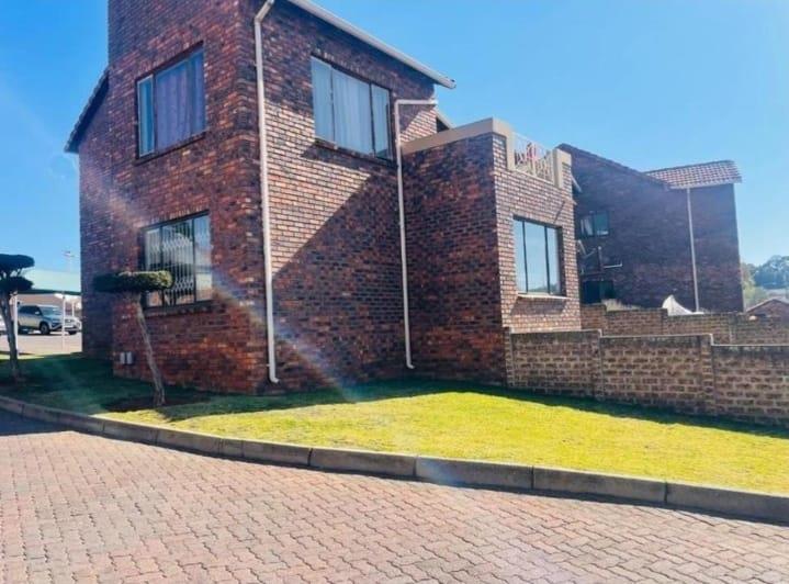 2 Bedroom Property for Sale in Mondeor Gauteng