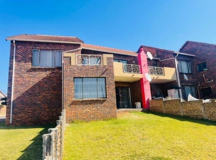 2 Bedroom Property for Sale in Mondeor Gauteng