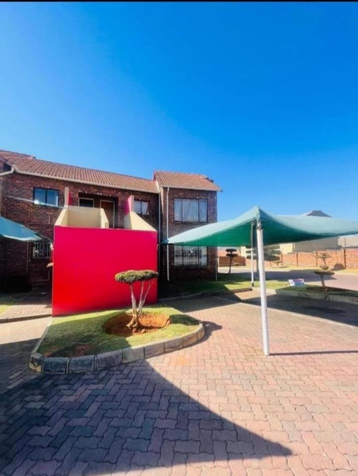 2 Bedroom Property for Sale in Mondeor Gauteng