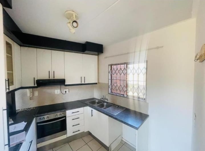2 Bedroom Property for Sale in Mondeor Gauteng