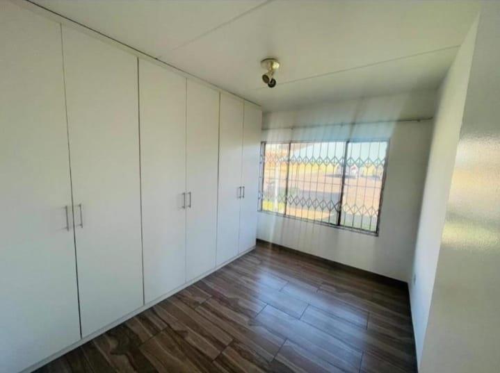 2 Bedroom Property for Sale in Mondeor Gauteng