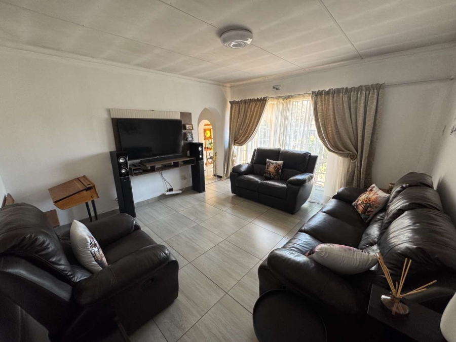 3 Bedroom Property for Sale in Verwoerdpark Gauteng