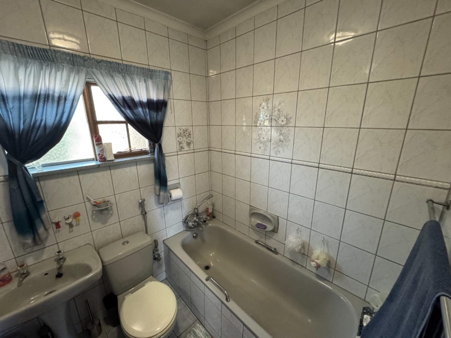 3 Bedroom Property for Sale in Verwoerdpark Gauteng