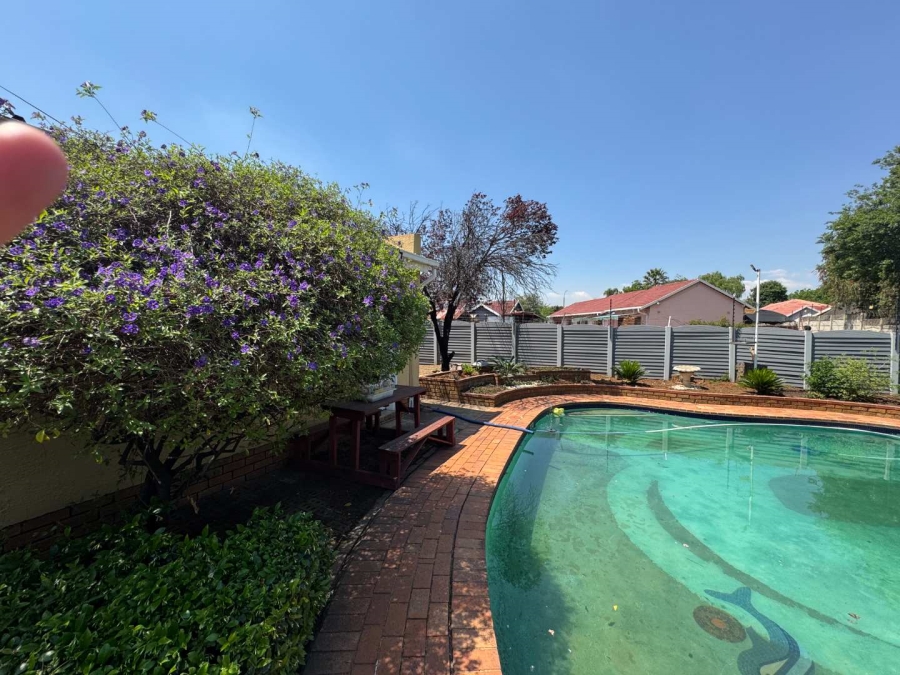 3 Bedroom Property for Sale in Verwoerdpark Gauteng