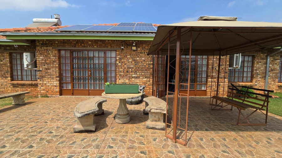 13 Bedroom Property for Sale in Eldorette Gauteng