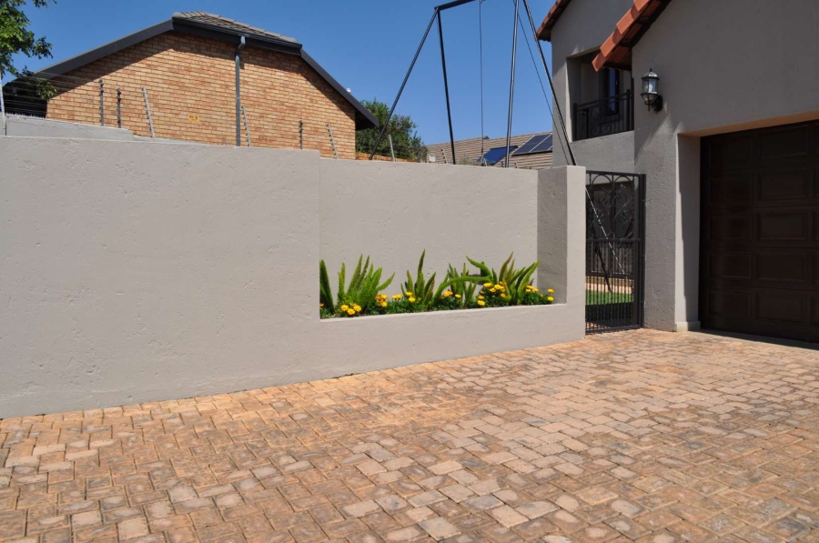 3 Bedroom Property for Sale in Olympus Gauteng