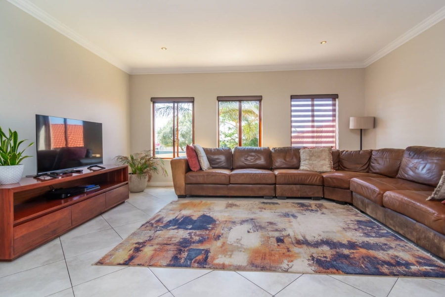 To Let 4 Bedroom Property for Rent in Homes Haven Gauteng