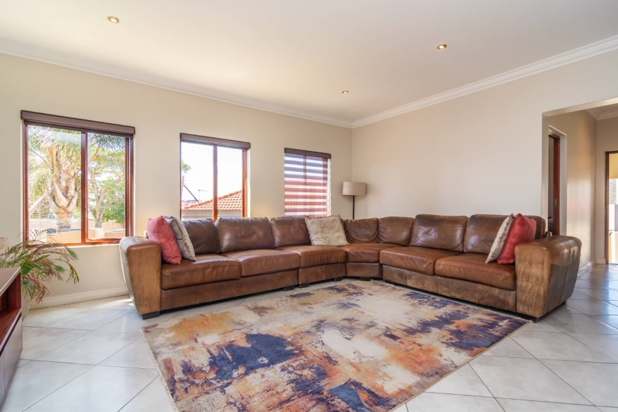 To Let 4 Bedroom Property for Rent in Homes Haven Gauteng