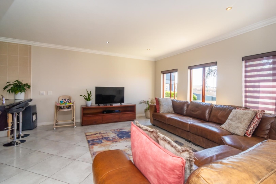 To Let 4 Bedroom Property for Rent in Homes Haven Gauteng