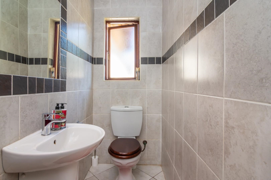 To Let 4 Bedroom Property for Rent in Homes Haven Gauteng