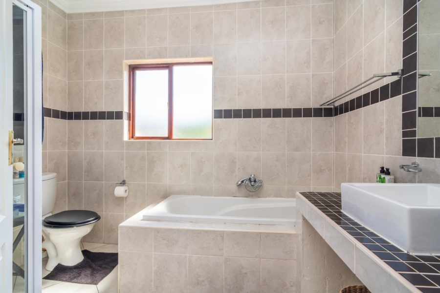 To Let 4 Bedroom Property for Rent in Homes Haven Gauteng
